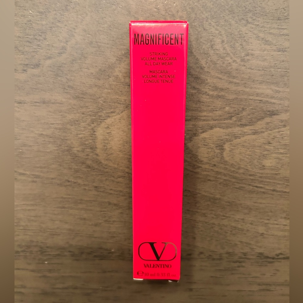 Valentino Magnificent Volumizng Mascara - Picture 2 of 3